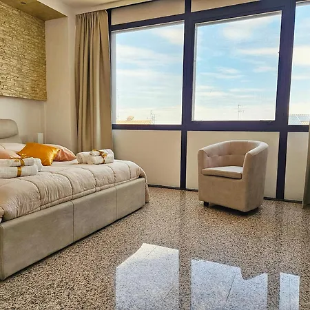Πανσιόν Gold & Silver Deluxe Accomodation 3*