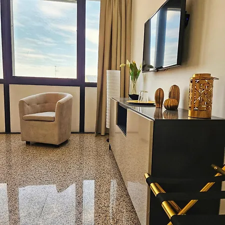 Gold & Silver Deluxe Accomodation Πανσιόν 3*