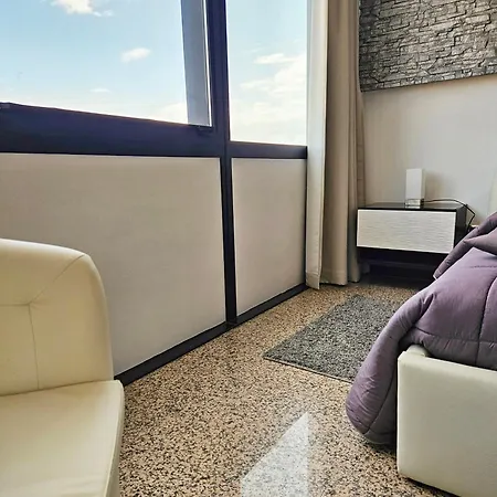 Gold & Silver Deluxe Accomodation Πανσιόν