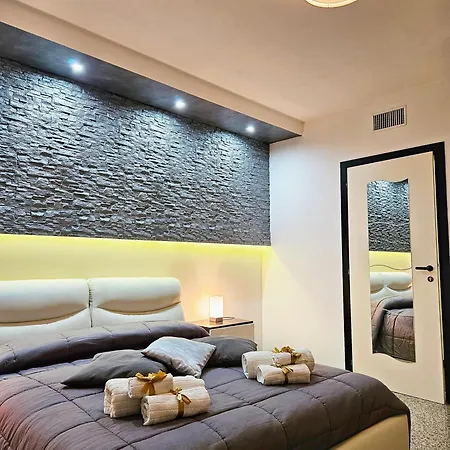 Gold & Silver Deluxe Accomodation Πανσιόν