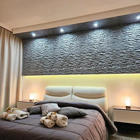 Gold & Silver Deluxe Accomodation Πανσιόν Vasto