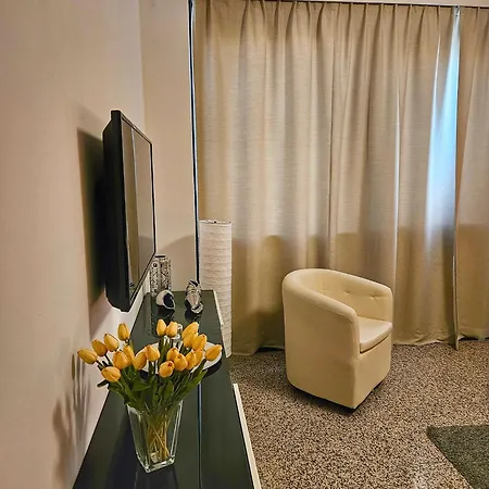 Gold & Silver Deluxe Accomodation Πανσιόν
