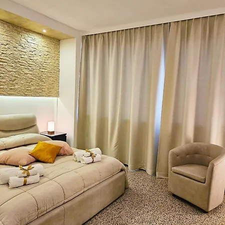 Gold & Silver Deluxe Accomodation Πανσιόν 3*